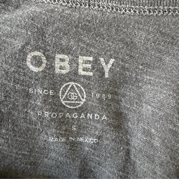 Obey Propaganda Women's Oversized Crop Top Small Front Pocket Skull Faded Gray - Picture 5 of 6